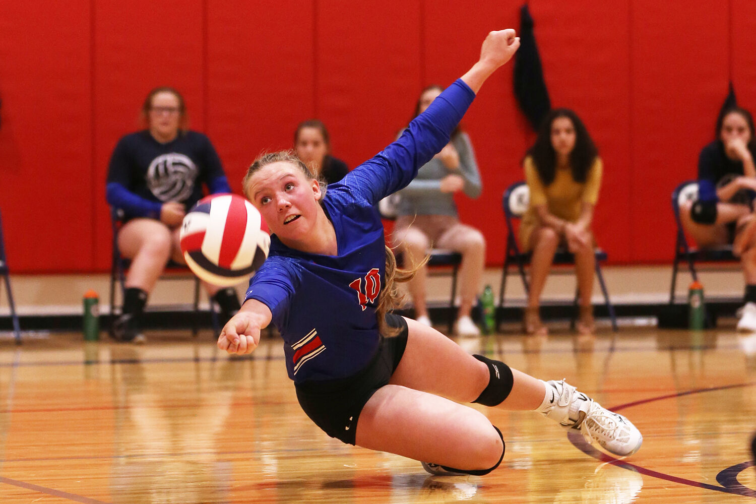 Sierra Kilts dives and recovers a tipped ball